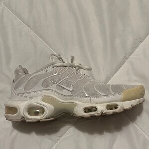 Nike Women's Gray Athletic Shoes